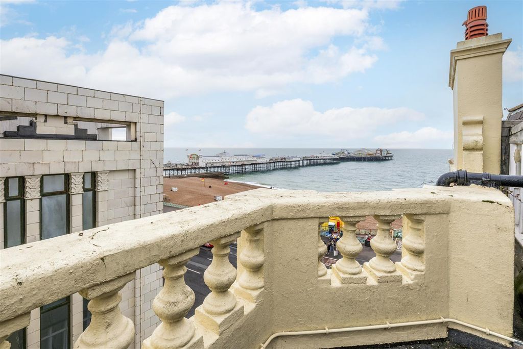 Property photo 2 of 17 8 Clarendon Mansions-5.Jpg