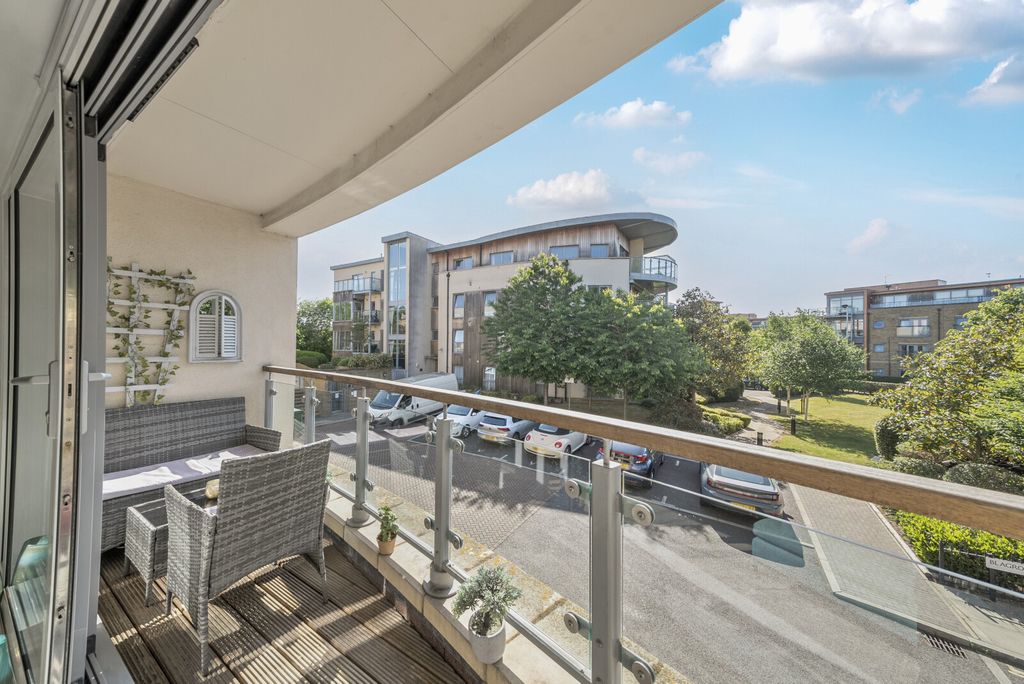 Property photo 1 of 14 1297348-13-683049...