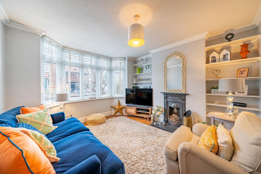 Property photo 3 of 20 Living Room