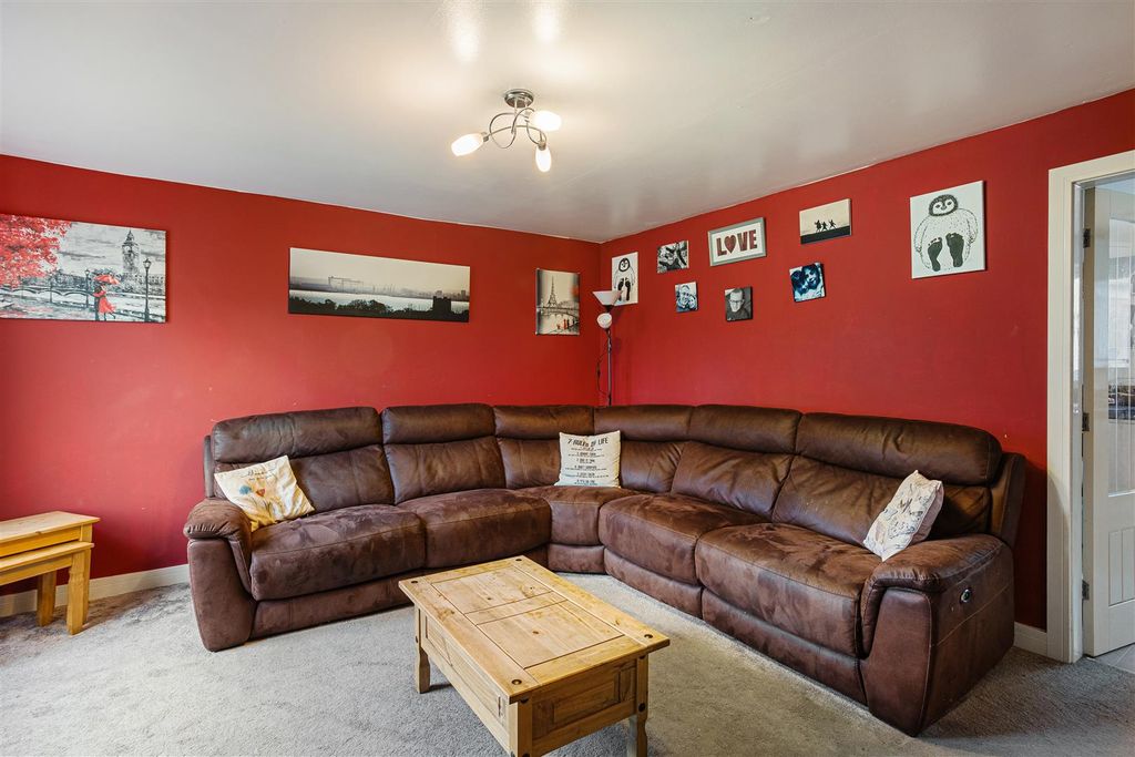 Property photo 3 of 29 11_Moor_Close_1.Jpg