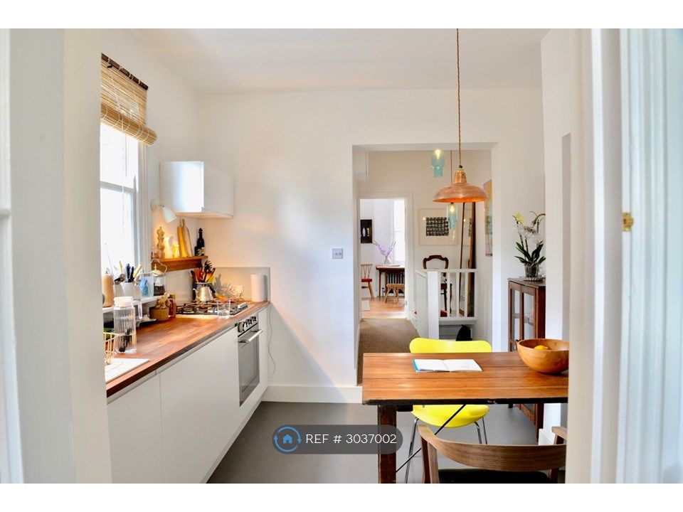 Property photo 3 of 19 Kitchen