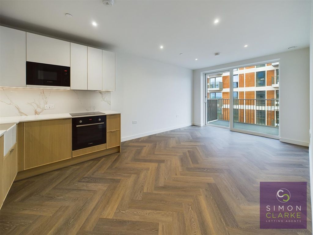 Property photo 3 of 18 Cam03369G0-Pr0195-Still013.Jpg