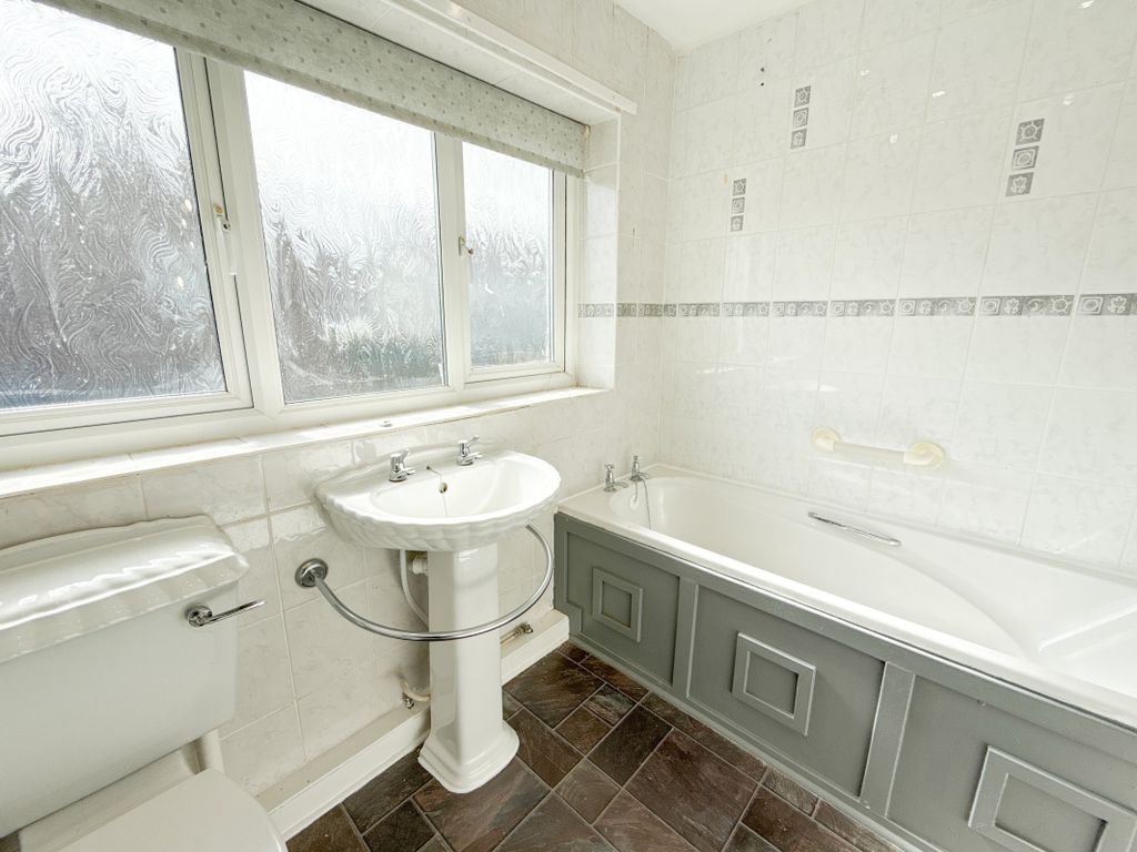 Property photo 3 of 21 Bathroom