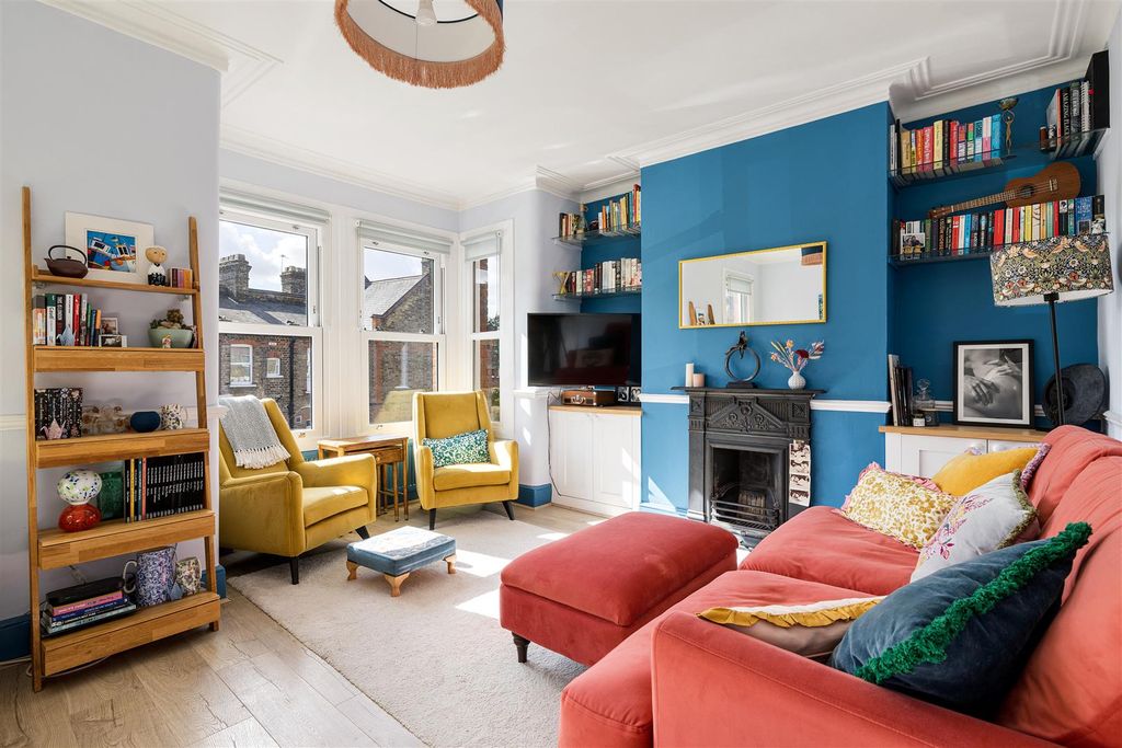 Property photo 2 of 38 Theydon Street, E17