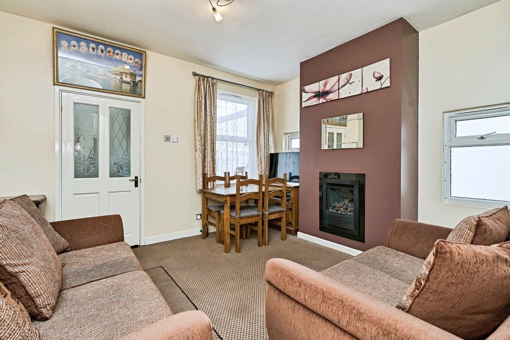 Property photo 3 of 14