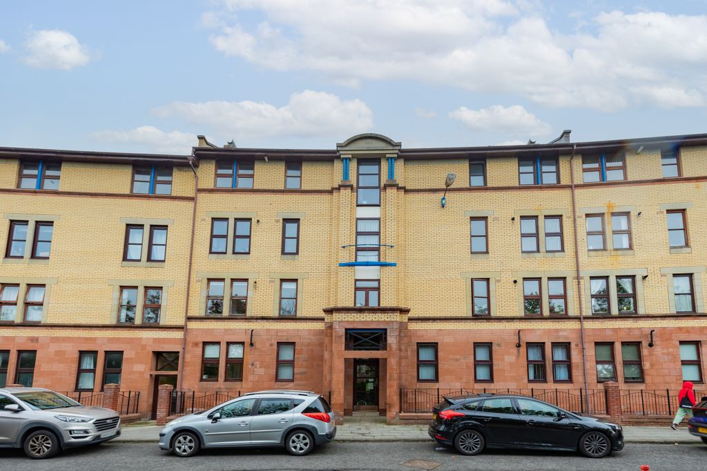 Property photo 1 of 16 2-1 32 St Ninian Terrace G5 0Rj-23