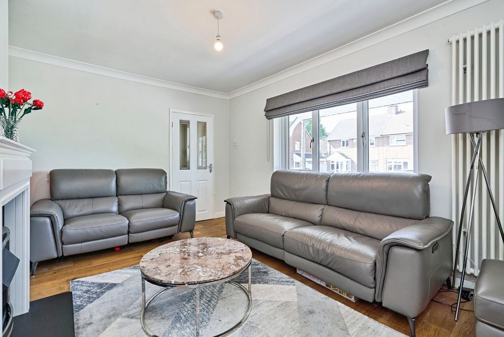Property photo 3 of 17 Pbox-Img.Jpg