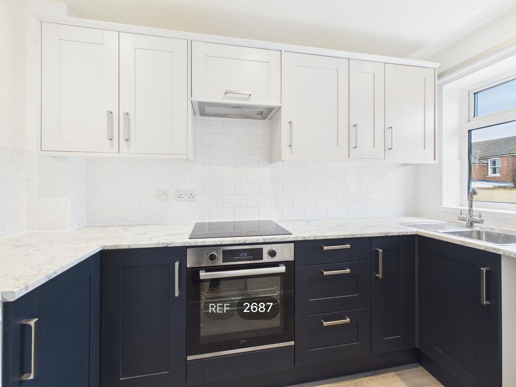 Property photo 2 of 10 Kitchen