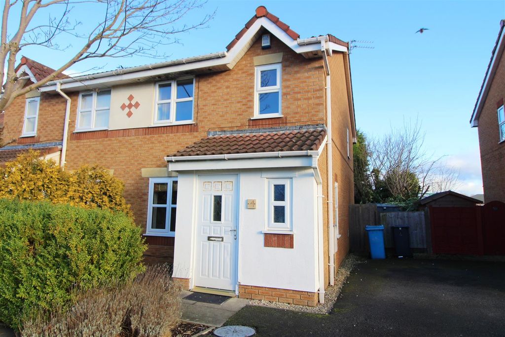 Property photo 1 of 10 External Front.Jpg