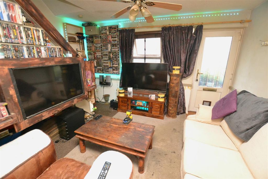 Property photo 2 of 7 Lounge