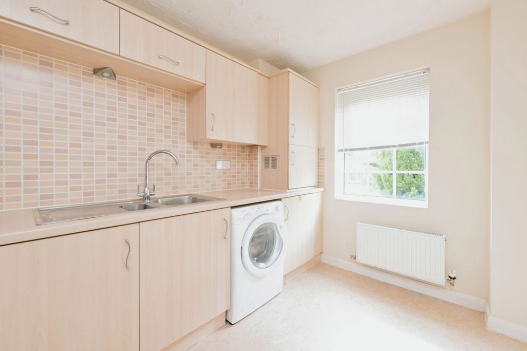 Property photo 3 of 16 Kitchen