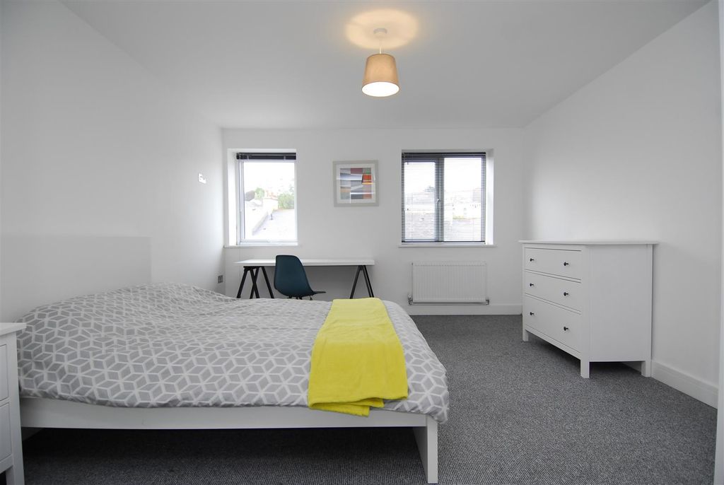 Property photo 3 of 4 Belgravemanorf11R1001.Jpg