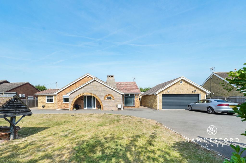 Property photo 1 of 25 Grovehurst Road, Iwade - Front Aspect