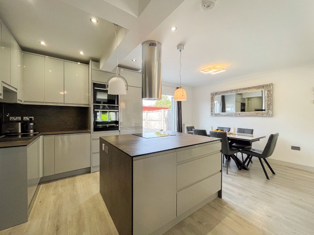 Property photo 2 of 23 4281621