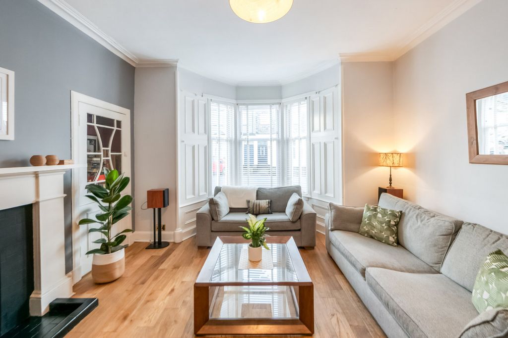 Property photo 3 of 23