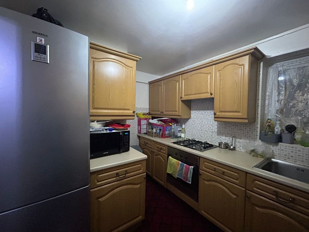Property photo 1 of 7 2 Bed Flat To Rent Newmarket Avenue, Northolt Ub5