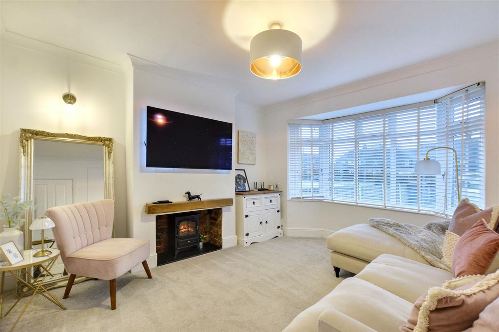 Property photo 2 of 27 Living Room