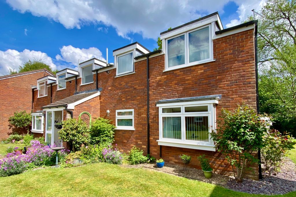 Property photo 1 of 16 2 Bedroom Ground Floor Flat