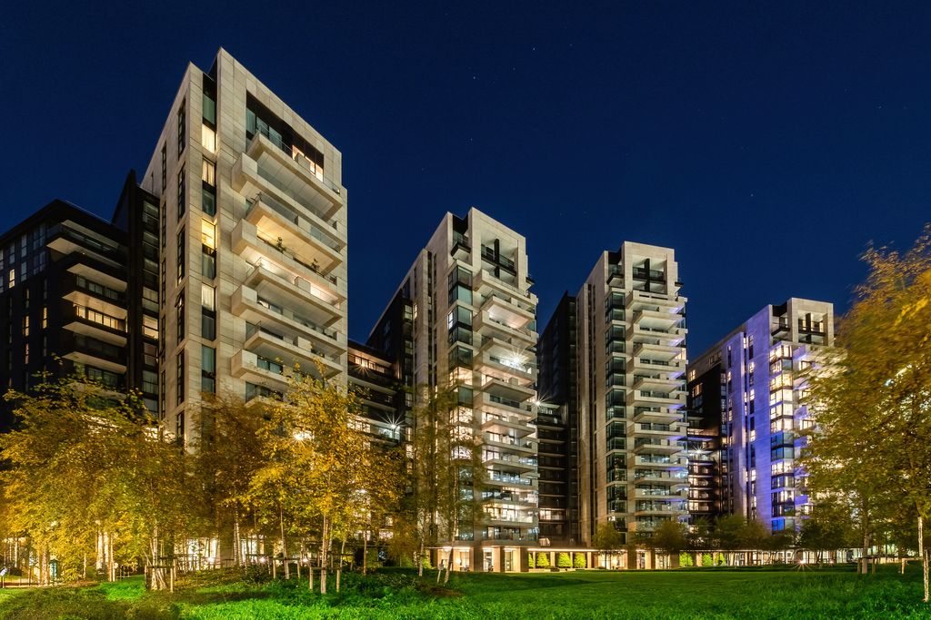 Property photo 2 of 9 Modern Development With 24 Hr Concierge