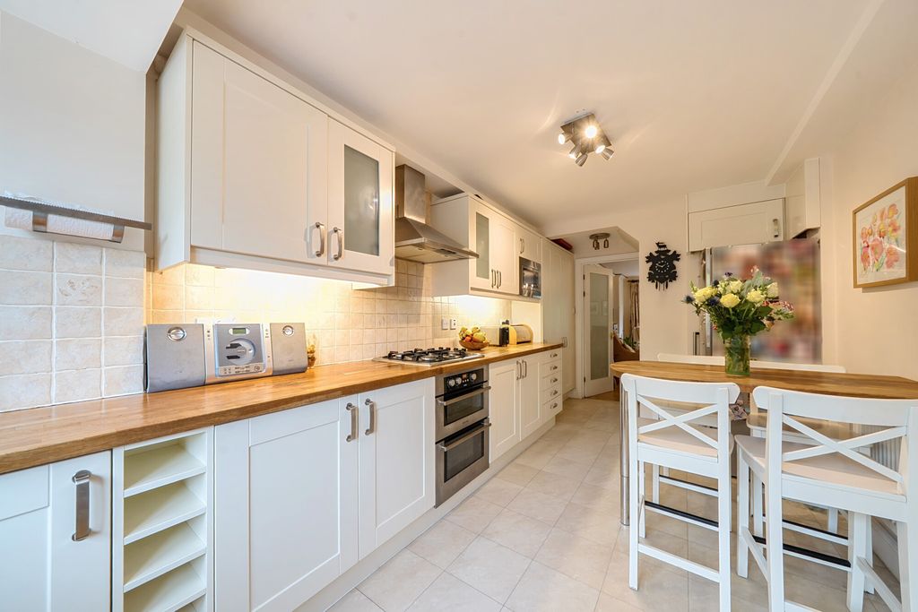 Property photo 3 of 21 Kitchen