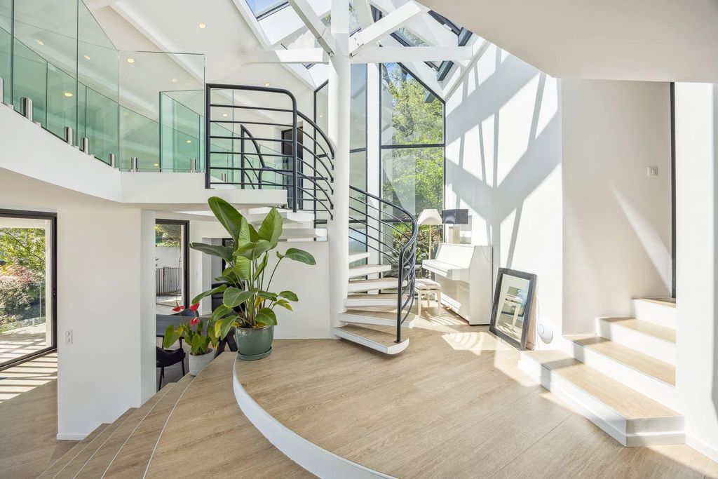 Property photo 3 of 8