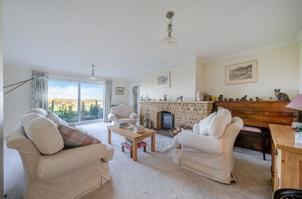 Property photo 2 of 21 1437994-22-69ce1F...