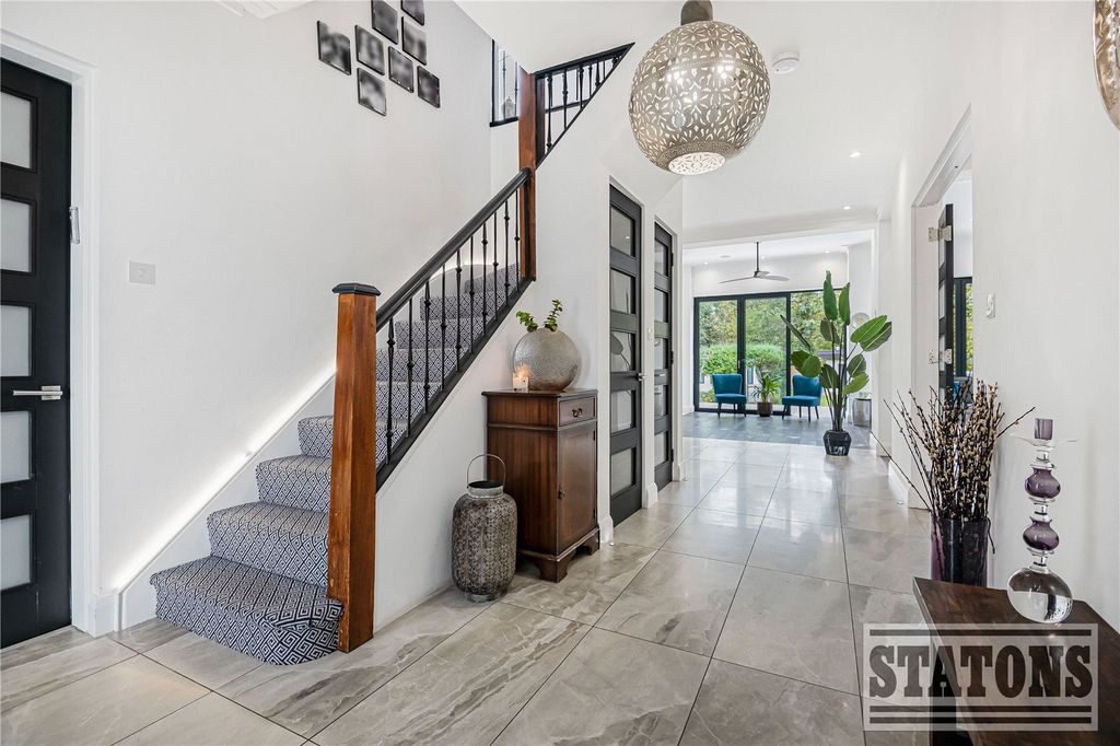 Property photo 3 of 34 Picture No. 15