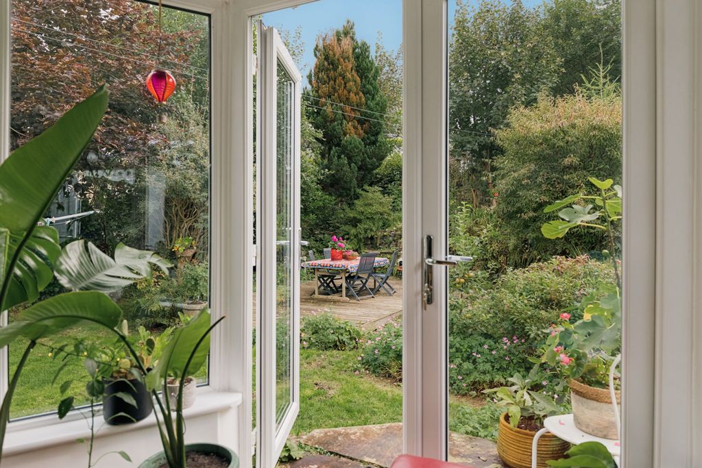 Property photo 2 of 40