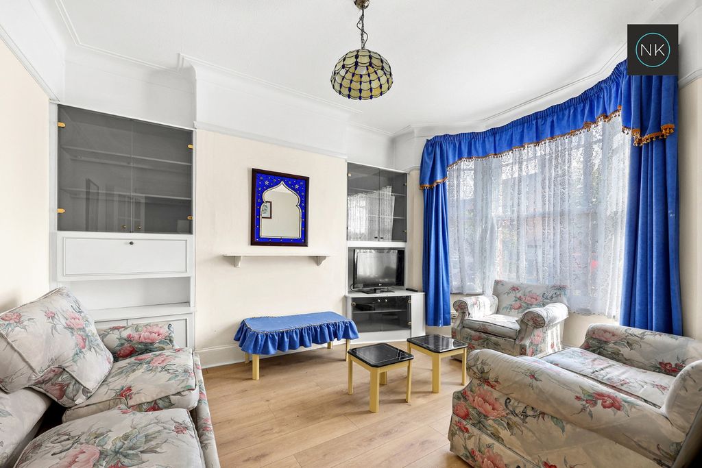 Property photo 2 of 25 5385064