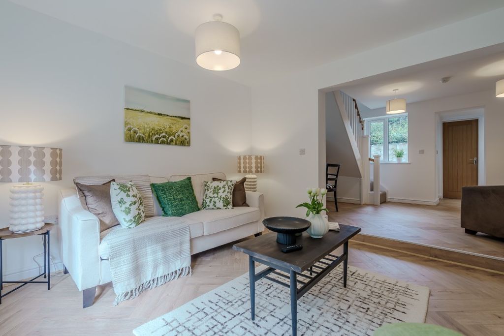 Property photo 3 of 28