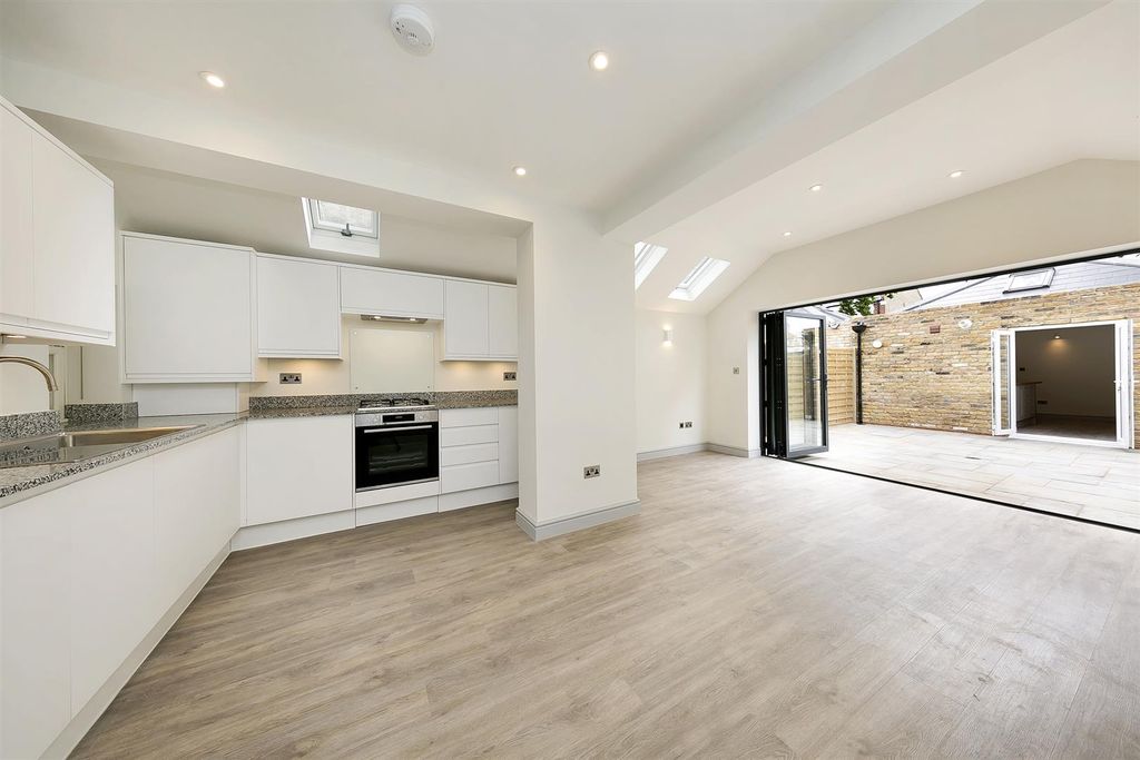 Property photo 1 of 13 Gff, 53 Wilton Avenue-01 - Lr.Jpg
