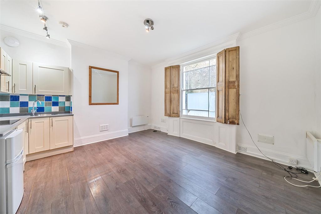 Property photo 3 of 9