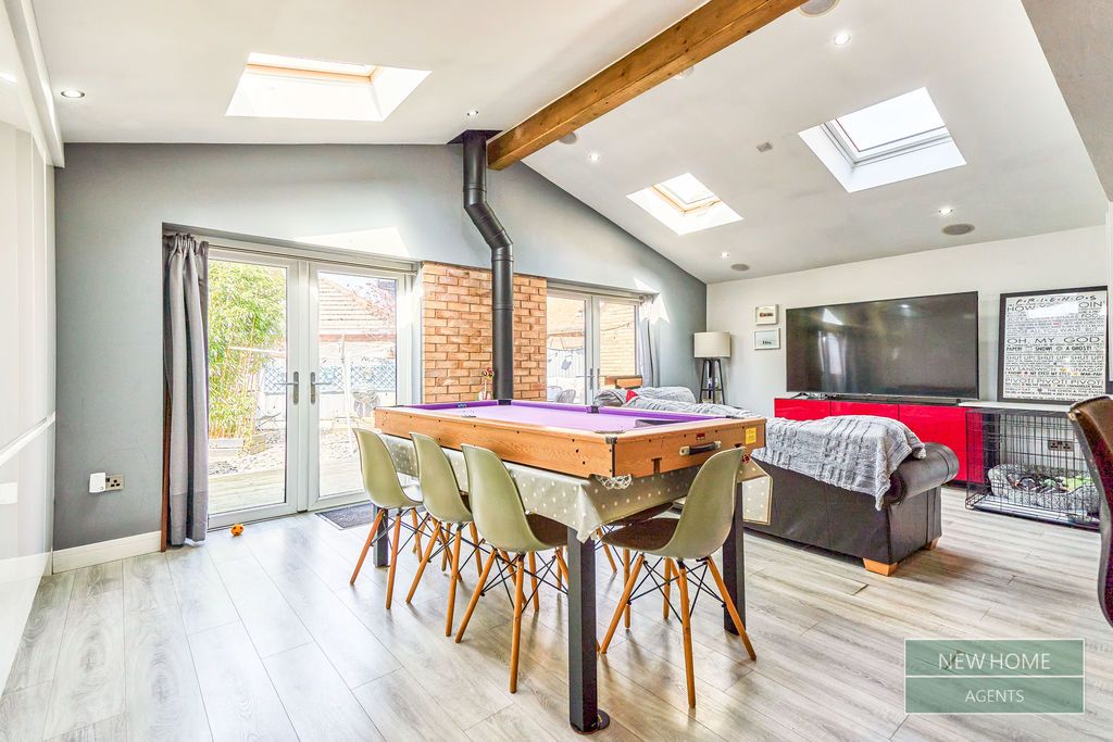 Property photo 3 of 33 Photo 23