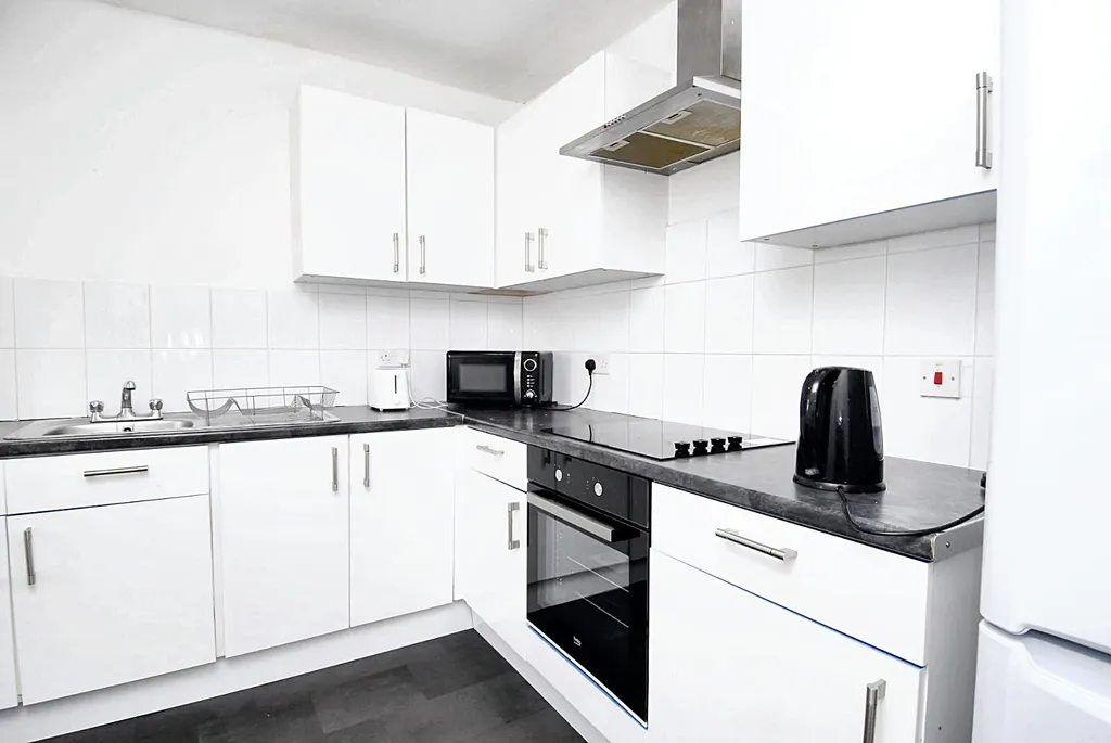 Apartment in Plymouth, Mutley - View 3