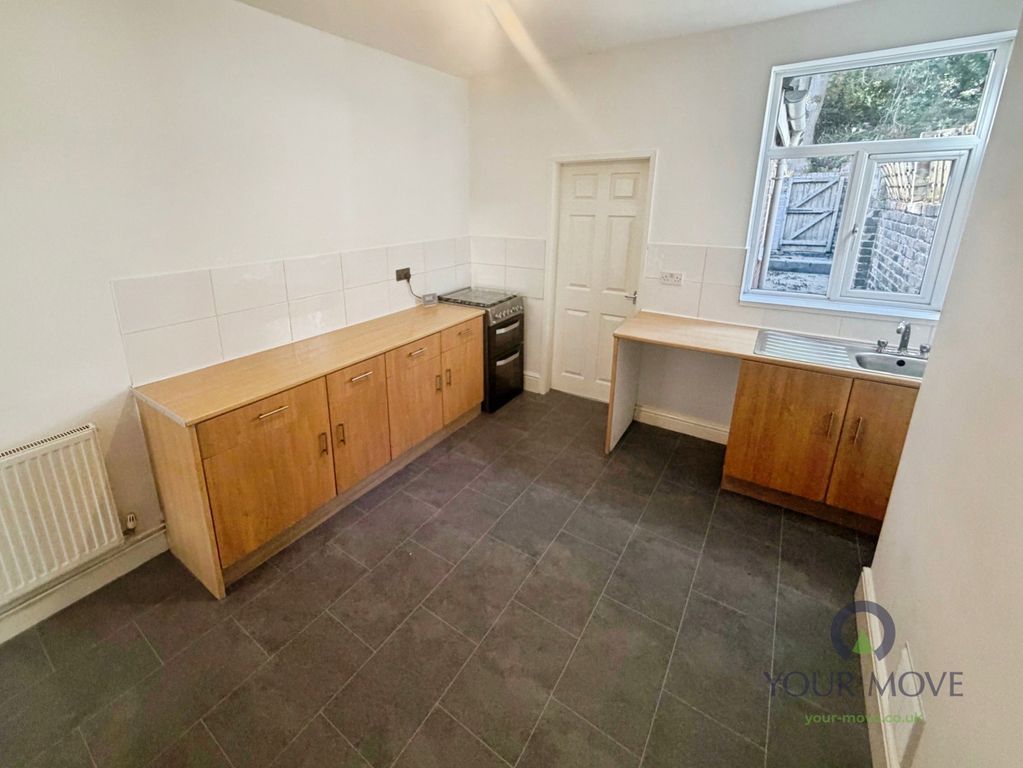 Property photo 3 of 7 Kitchen