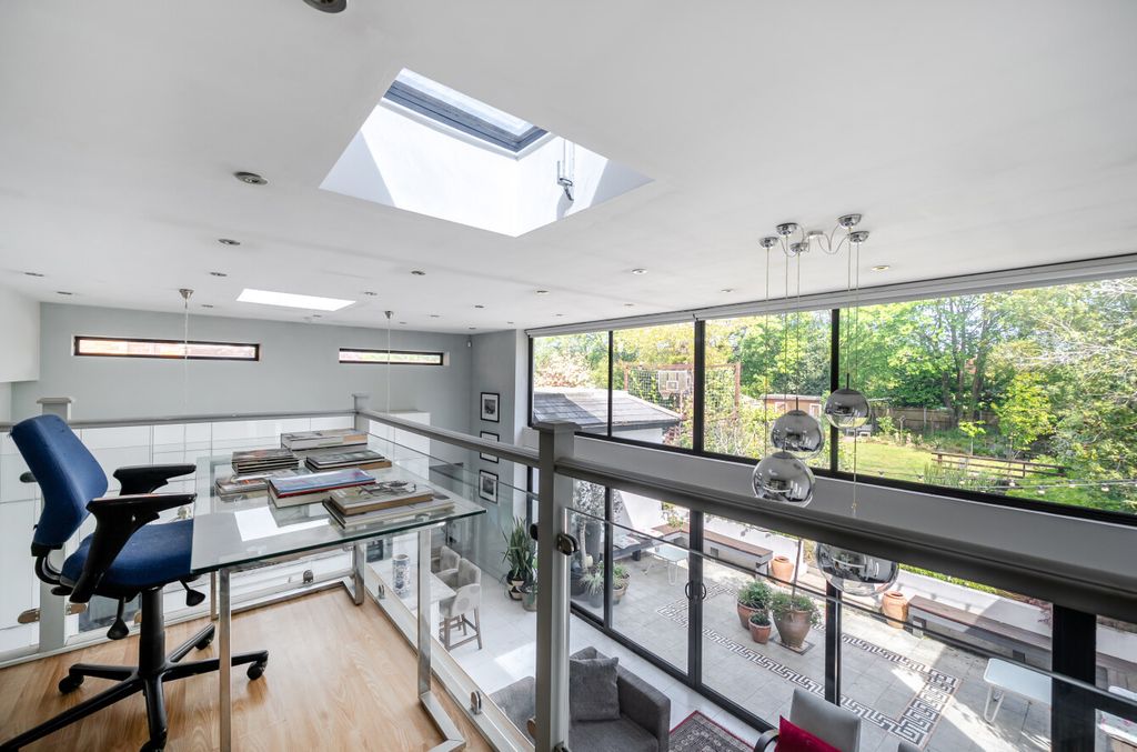 Property photo 3 of 30 1452368-27-69F20F...