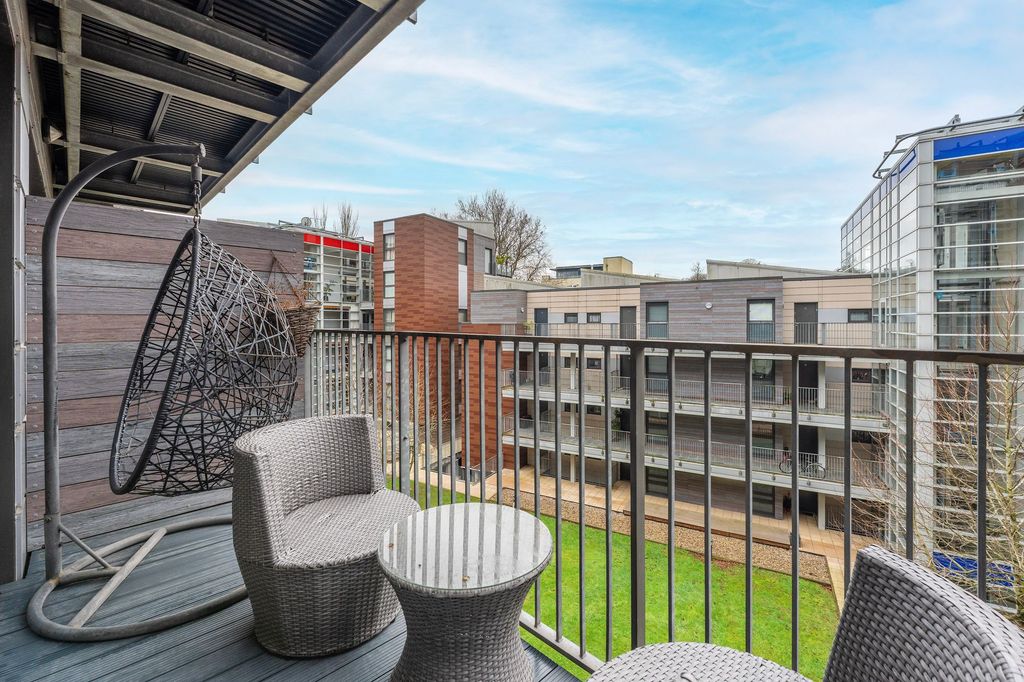 Property photo 2 of 20