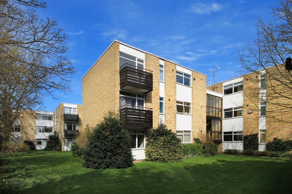 Property photo 1 of 10 9 Chesterton Sunny Front.Jpg