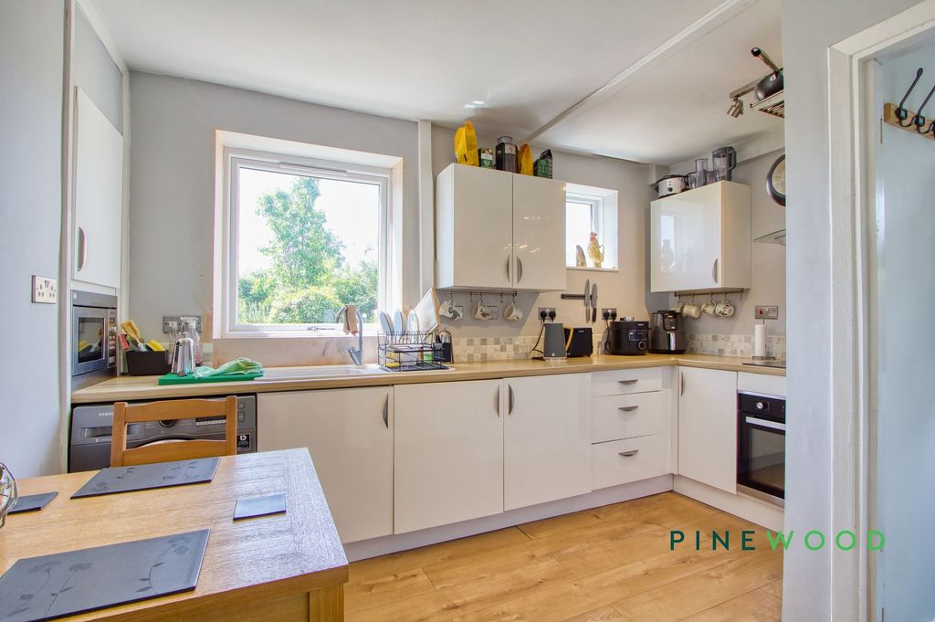 Property photo 2 of 22 Kitchen / Diner