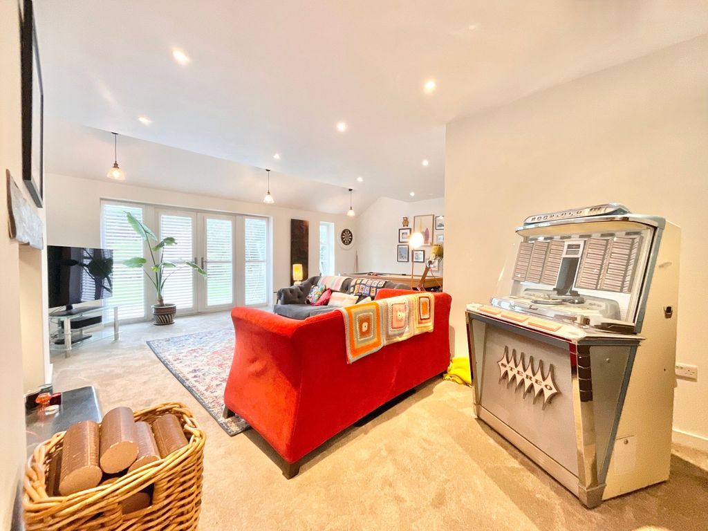 Property photo 2 of 25