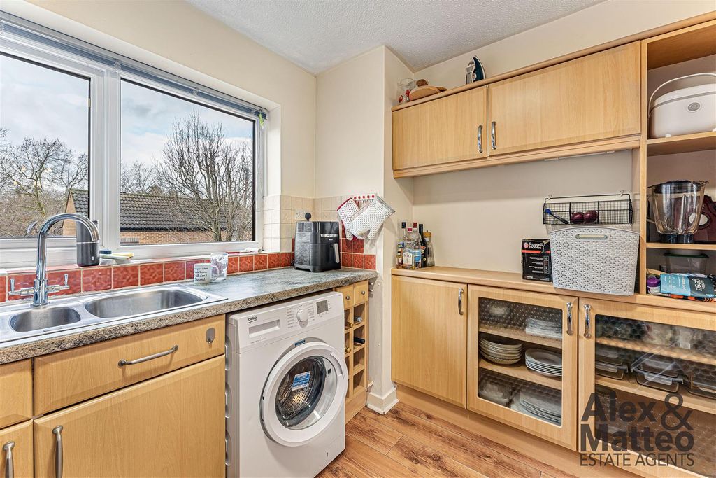 Property photo 3 of 14 Farrow Place