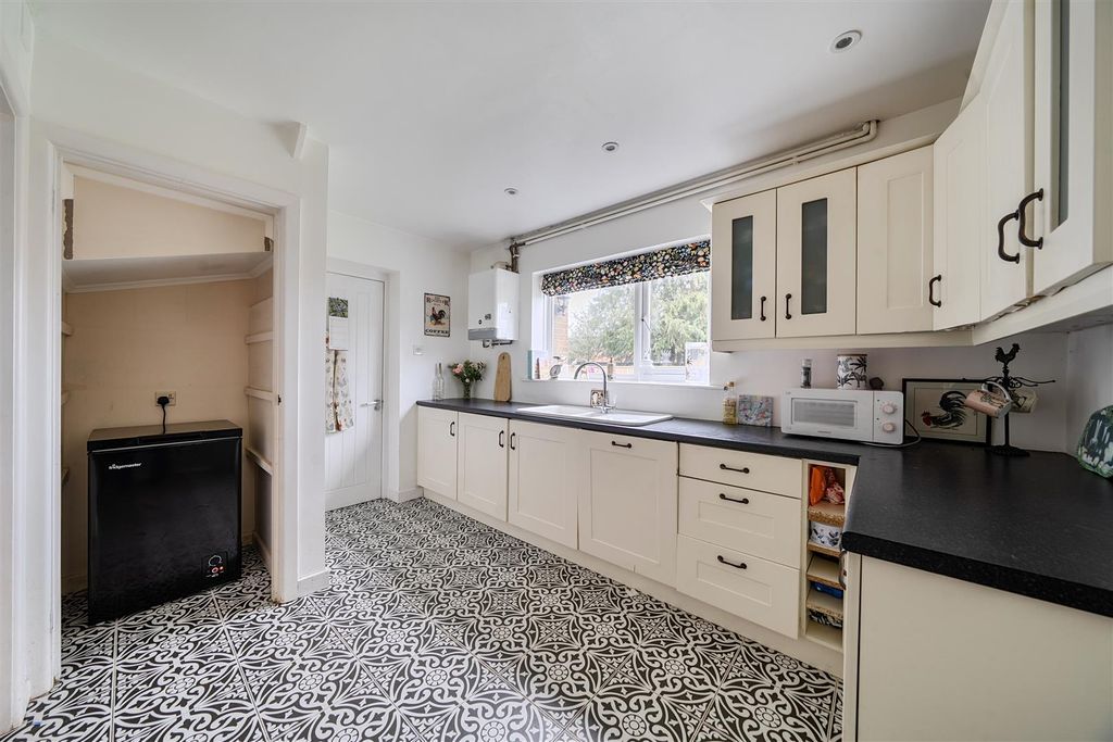 Property photo 3 of 20 Kitchen