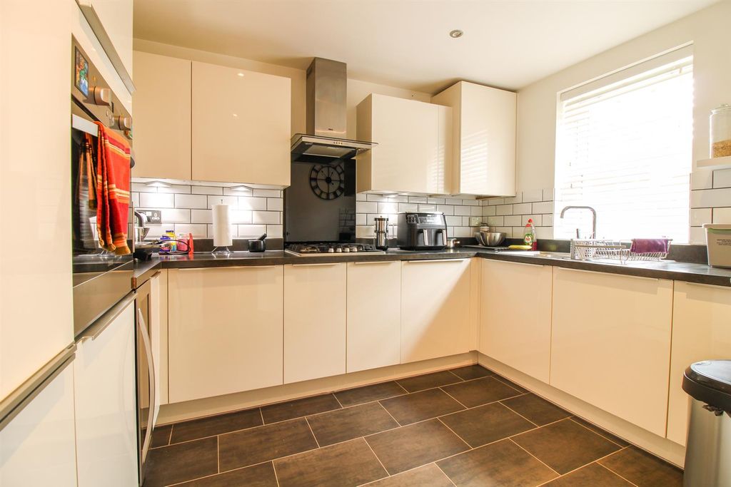 Property photo 3 of 15 Kitchen