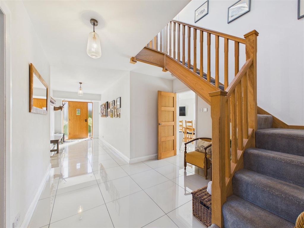 Property photo 3 of 23 Entrance Hallway