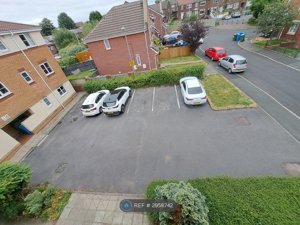 Property photo 3 of 12 Parking