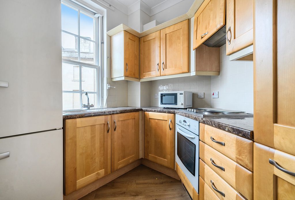 Property photo 3 of 15 1341556-16-68A30B...