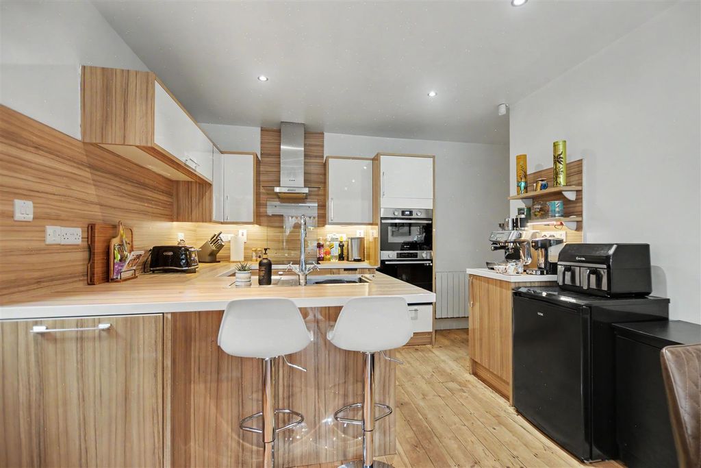 Property photo 3 of 45 Living/Kitchen Diner