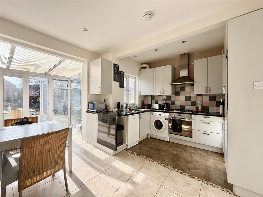 Property photo 2 of 11 2