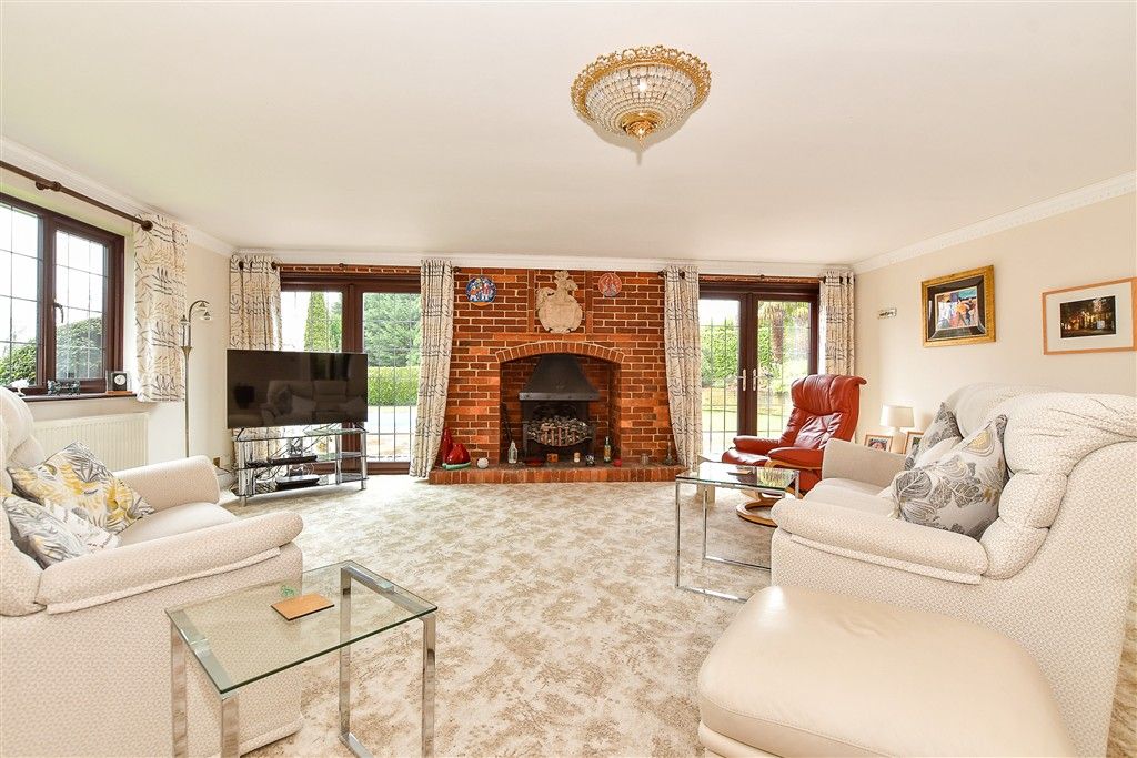 Property photo 3 of 30 Living Room