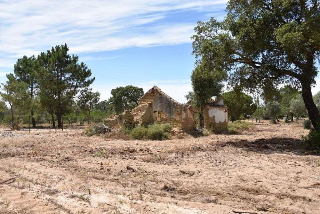 Property photo 1 of 29 Terreno 1.525Ha - Approved 416 m² Construction Project - Melides